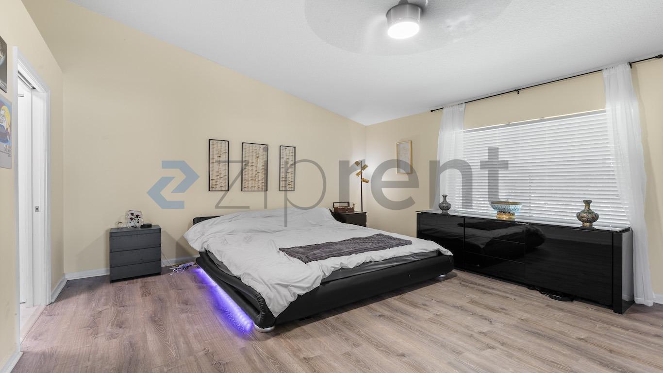 Building Photo - Unit