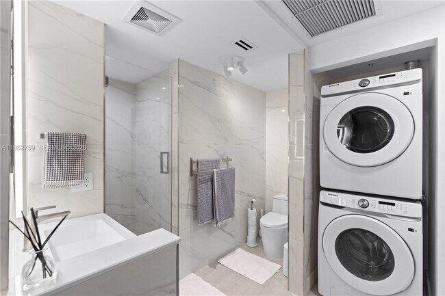 Building Photo - 3350 SW 27th Ave