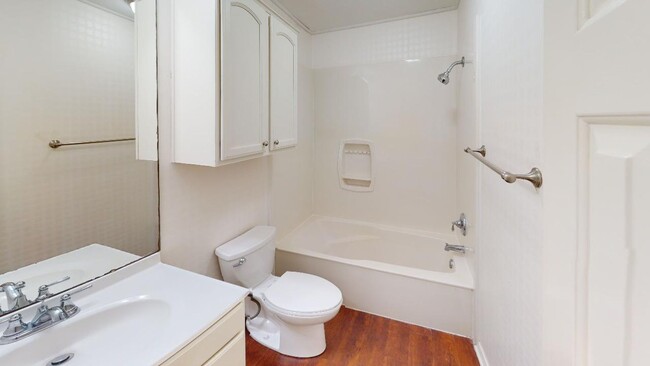 Building Photo - Charming 2/2.5 Condo at Canterbury Near Ba...