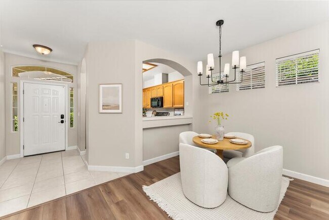 Building Photo - Beautiful 3 Bedroom 2 Bathroom in Gated Community of Folsom, CA!