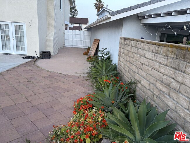 Building Photo - 5867 Cape Horn Dr