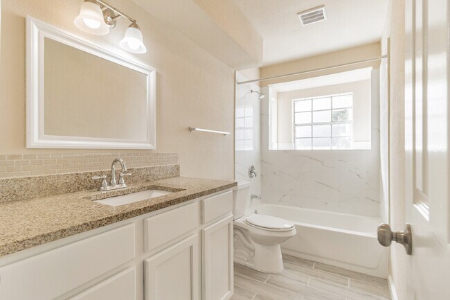 Building Photo - 6815 Beachwood St