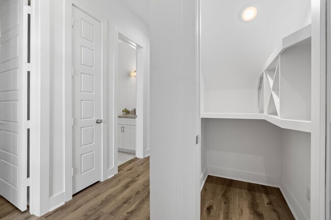 Building Photo - 5610 Savyon Dr