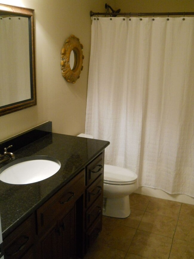 Building Photo - Glen Laurel S/D