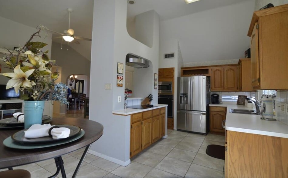 Building Photo - 2922 Double Lake Dr