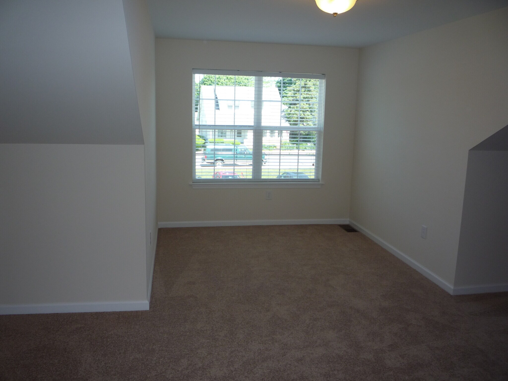 Building Photo - 215 N 6th St