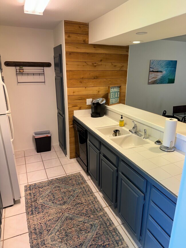 Building Photo - 604 Highcrest Dr