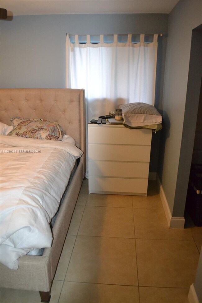 Building Photo - 9727 Hammocks Blvd