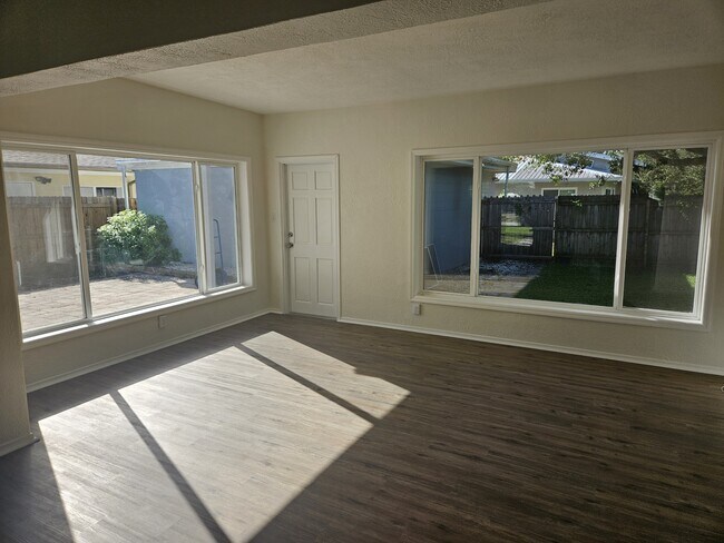 Building Photo - 5718 8th Ave N
