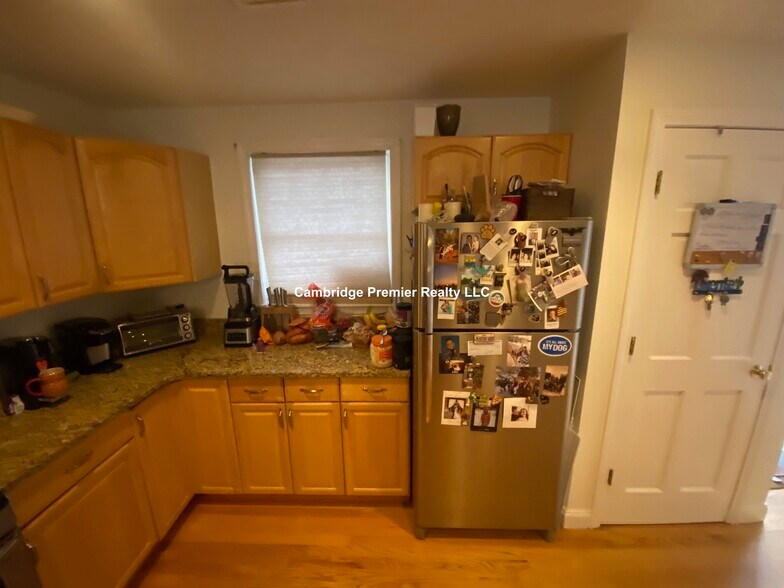 Building Photo - 221 Salem St