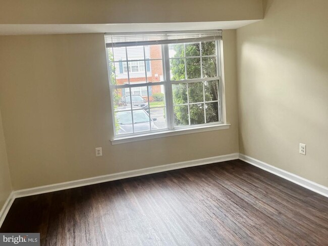 Building Photo - 635 Constellation Square SE