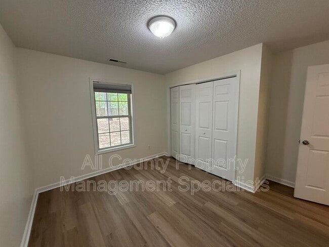 Building Photo - 3690 Oleander Dr