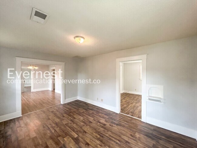 Building Photo - 667 Sevier St