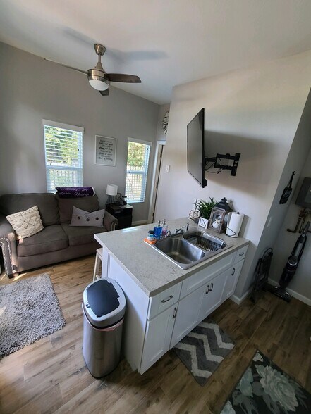 Building Photo - 4393 Cartagena Dr