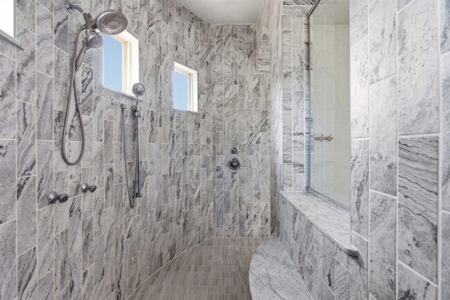 Building Photo - 468 Lloyd Ln