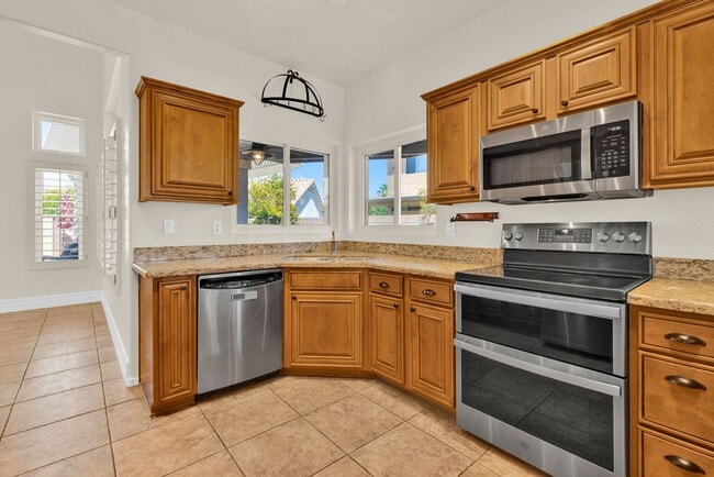 Building Photo - Beautiful 5-Bedroom Home with Private Pool...