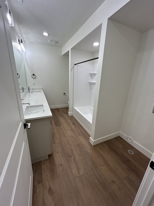 Full bathroom with washer and dryer - 466 N 650 E