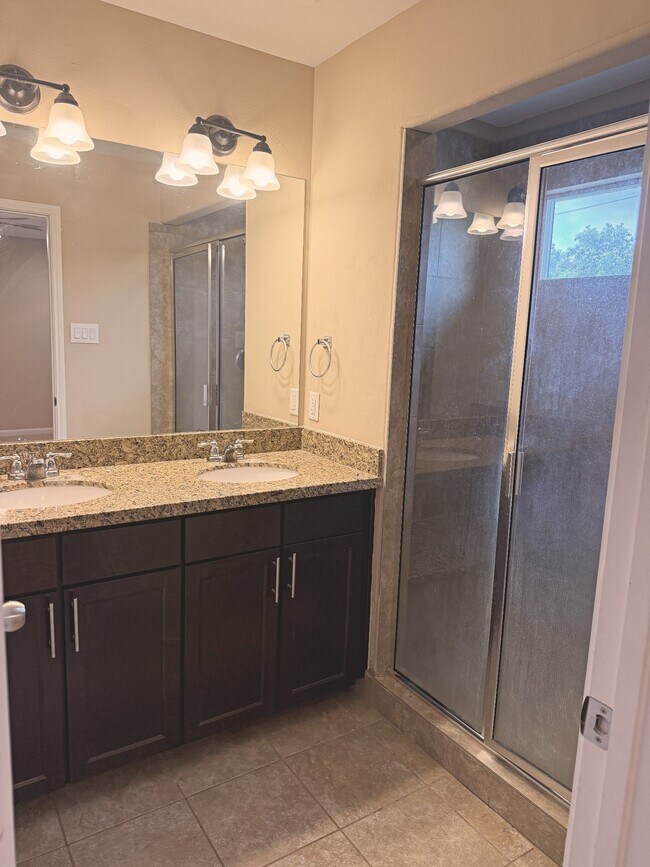 Building Photo - 17145 Wilthorne Gardens Ct