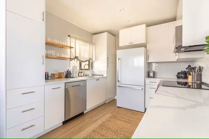 Building Photo - 326 Rosecrans Ave