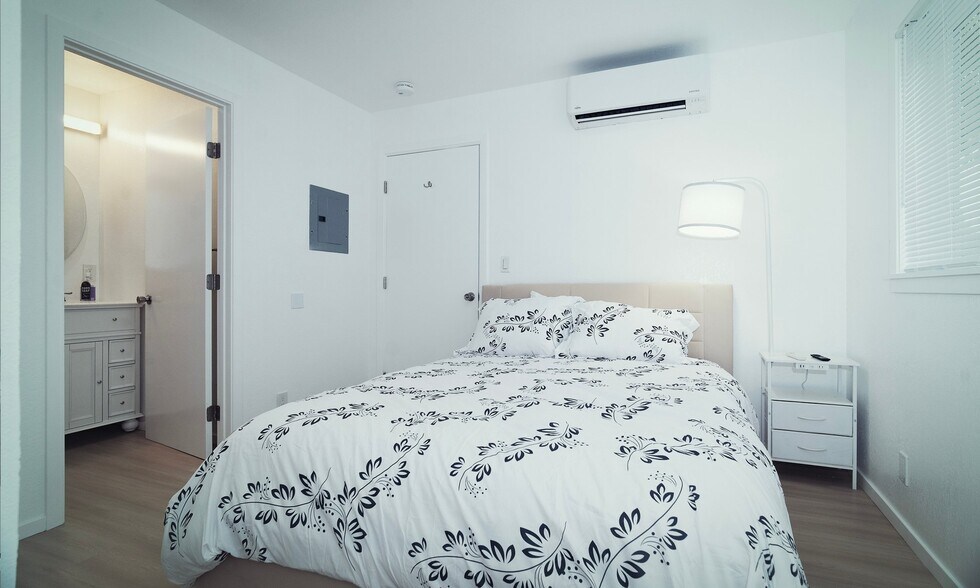 Building Photo - 730 Sunset Pkwy