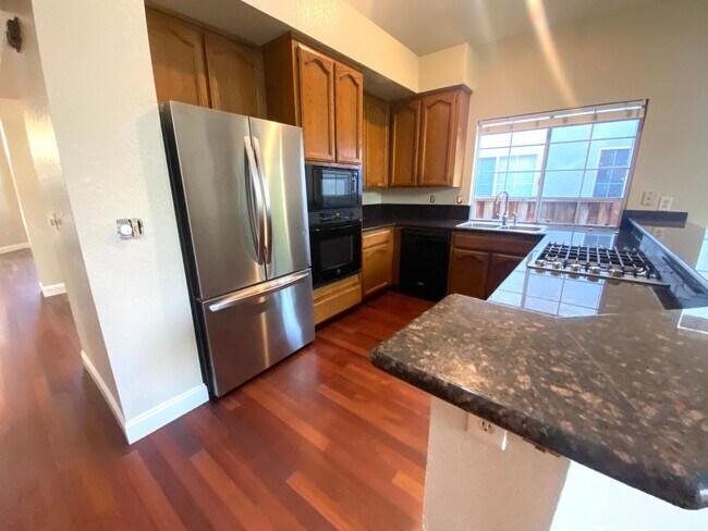 Building Photo - Pleasanton 3 Bd./2 Bath, Lots of Light, Top Rated Schools, Close to 580/680, Shopping & Restaurants