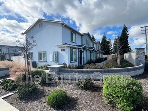 Building Photo - 405 S Summit St