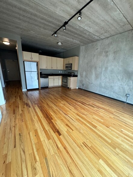 Building Photo - 630 N Franklin St
