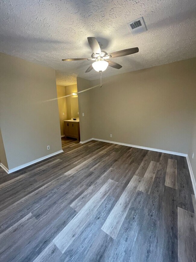 Building Photo - 531 Amquiwood Ct