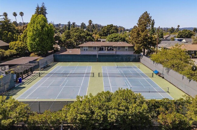 Building Photo - STUNNING NEWLY REMODELED CONDO WITH POOL &...