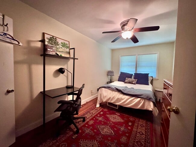 Building Photo - Duplex close to UNC Hospitals