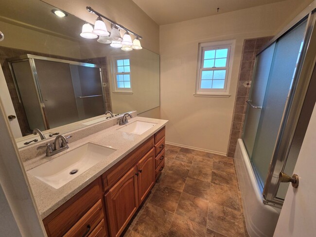 Building Photo - 55+ Hueneme Bay Community in Port Hueneme - 2+2 w/ garage $2700