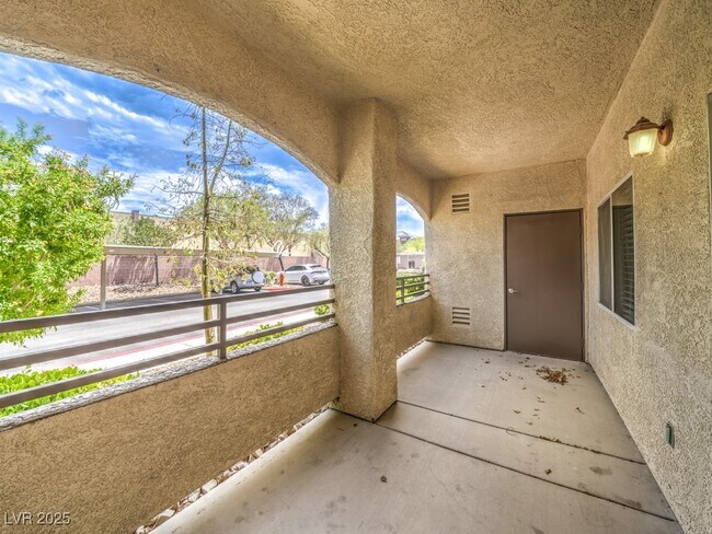 Building Photo - 2291 W Horizon Ridge Pkwy