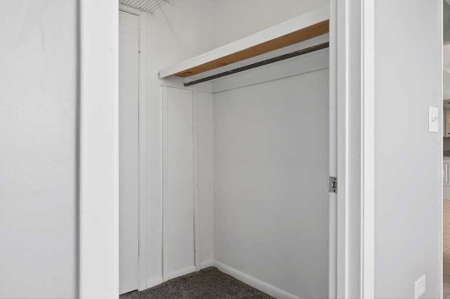 2nd Bedroom Walkin Closet - 500 Treasure Island Causeway