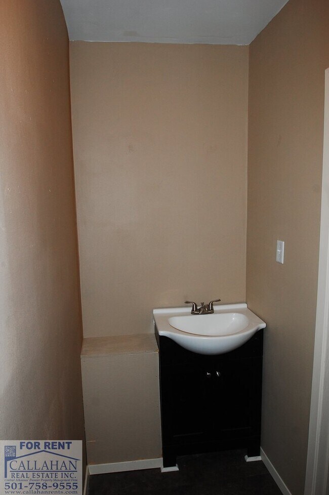 Building Photo - Updated 3 Bedroom NLR Home