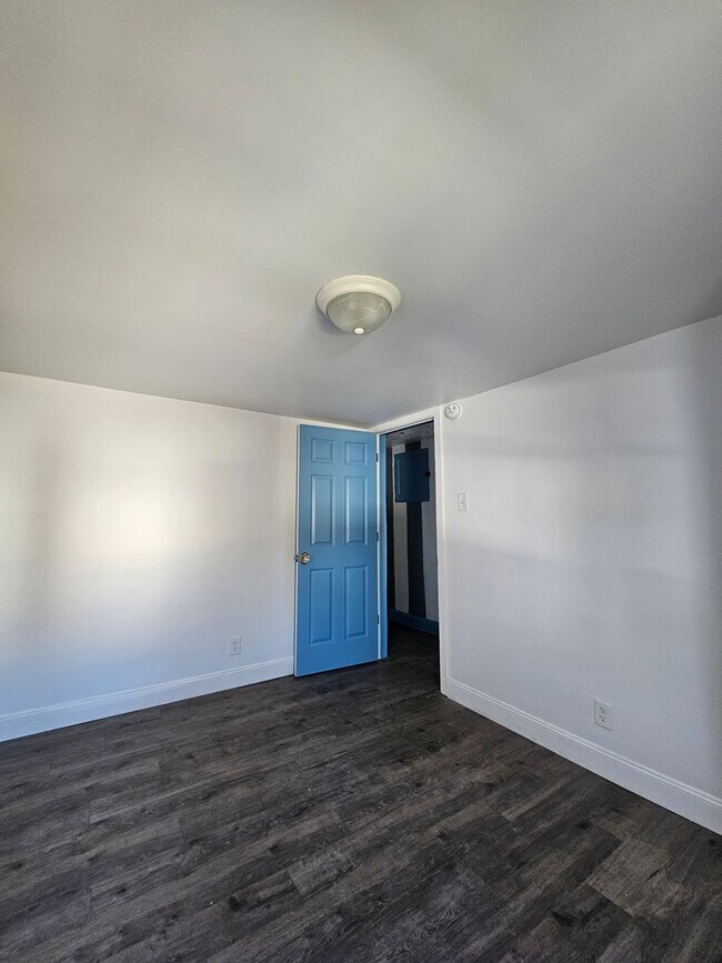 Building Photo - 513 Poplar St