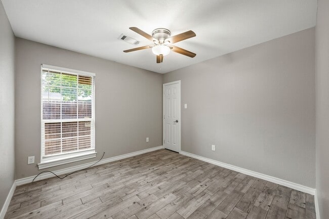 Building Photo - 521-525 Gilcrease Street Unit