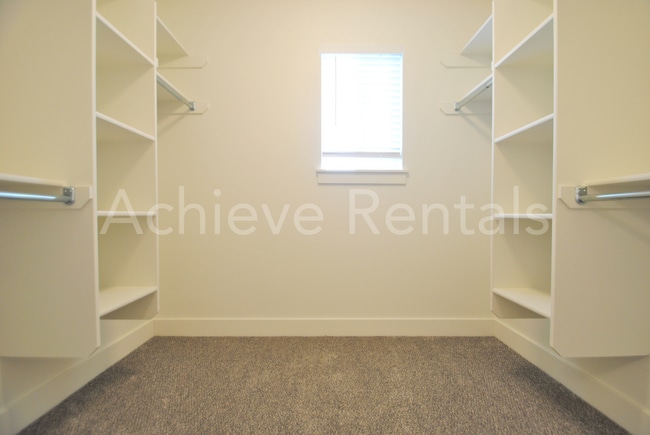 Building Photo - Mountain-View Townhome | 30 Minutes to Ogden & Close to Snowbasin