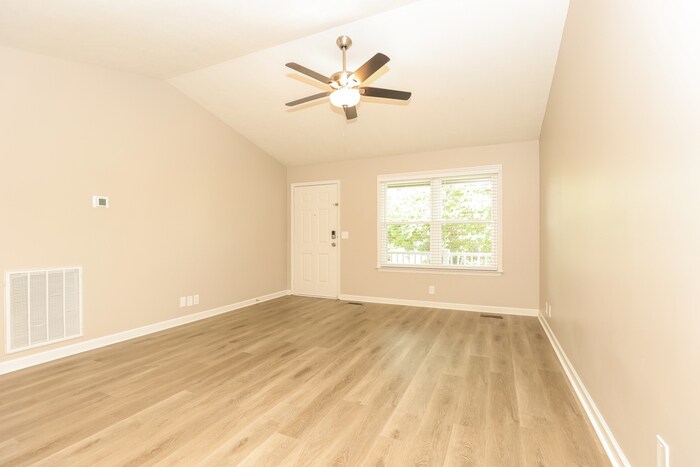 Building Photo - 415 Country Village Dr