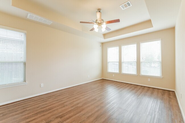 Building Photo - 143 N Greatwood Glen Pl