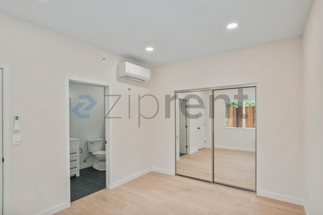Building Photo - Unit A