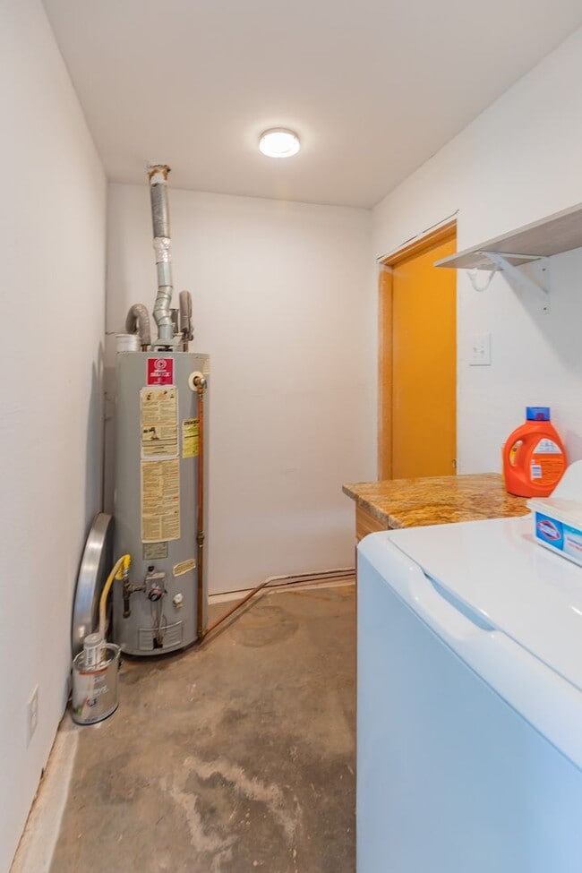 Building Photo - Charming 3 Bed 1 Bath Home
