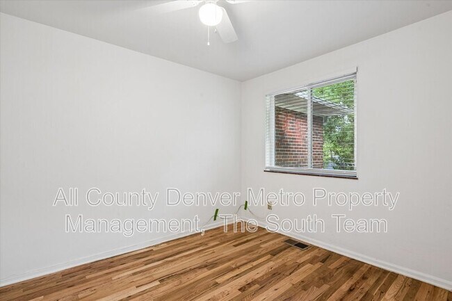 Building Photo - 10207 E 14th Ave