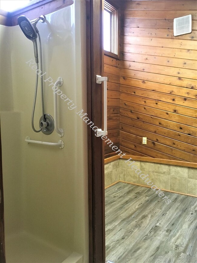 Building Photo - 3 Bedroom 2 Bath Pet Friendly House for Rent