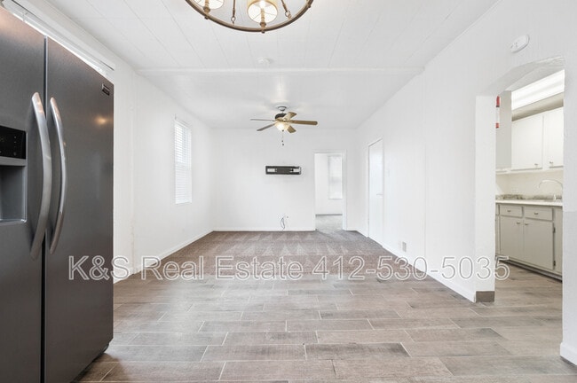 Building Photo - 2410 Collins St