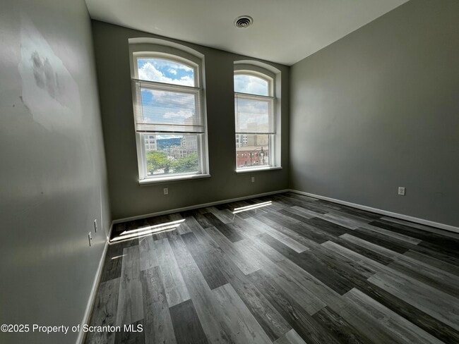Building Photo - 205 N Washington Ave