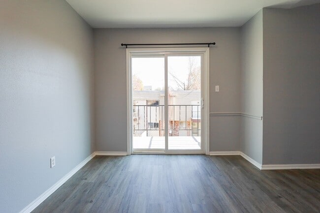 Building Photo - 2 Bed | 2 Bath in Central Tulsa!