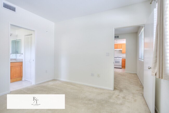 Building Photo - Luxurious Modern Condo in Alhambra