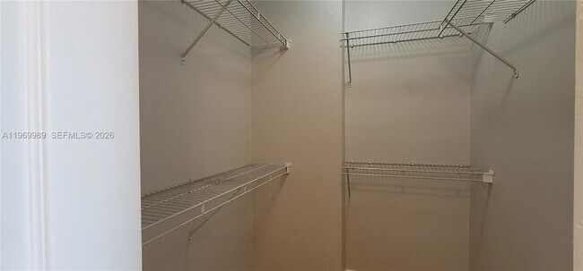 Building Photo - 1300 NE Miami Gardens Dr