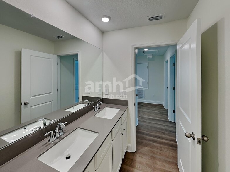 Building Photo - 1076 Grafton Ridge Dr