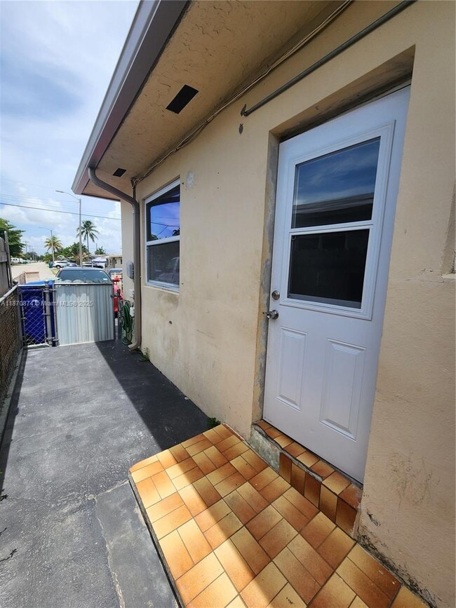 Building Photo - 511 NW 34th Ave